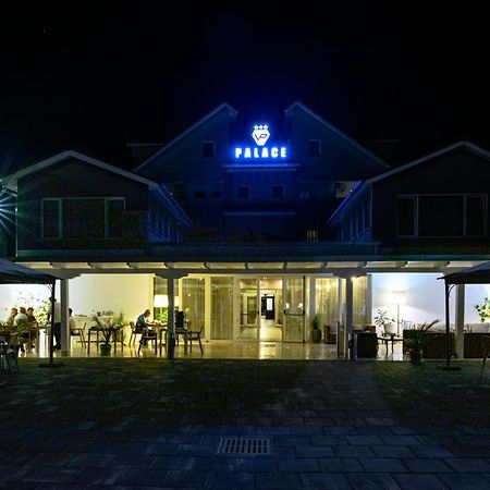 Vila Palace Caransebes Exterior photo